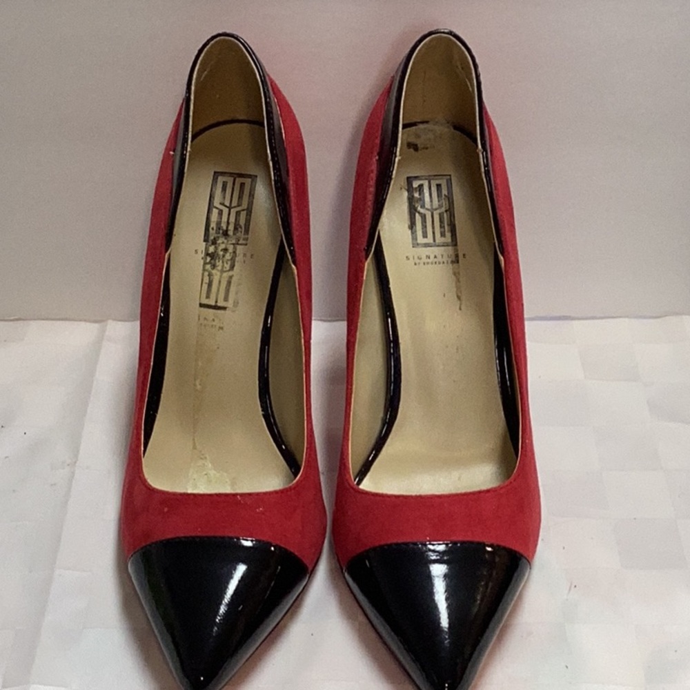 Signature by ShoeDazzle, size 7, red, black, 4” heel